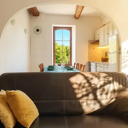 La Roche 12 Aigues-Vives (Herault)
