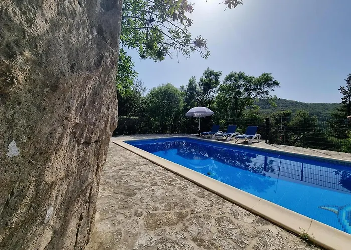 La Roche 12 Aigues-Vives (Herault)