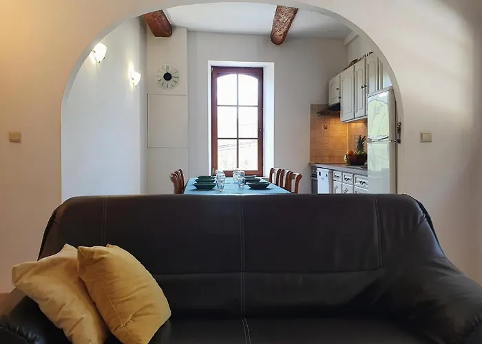 La Roche 12 * Aigues-Vives (Herault)